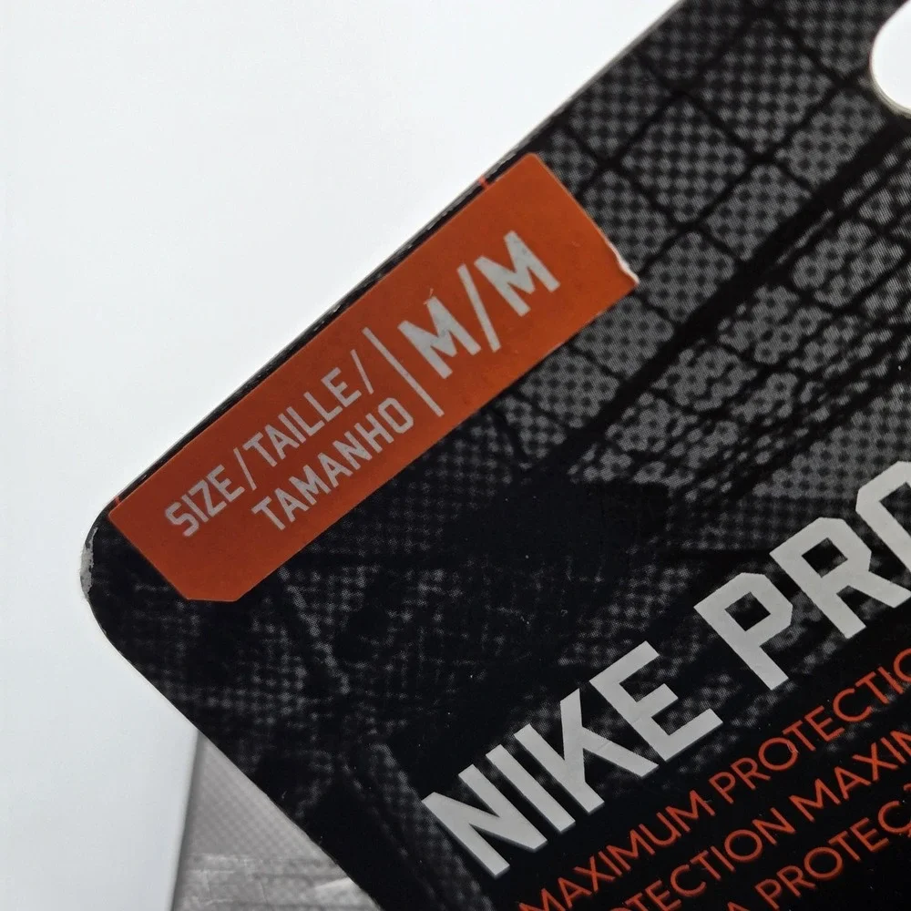 Nike Leg Guard Mens Medium Black Padded Hard Shell Foam Soccer‎ Protection